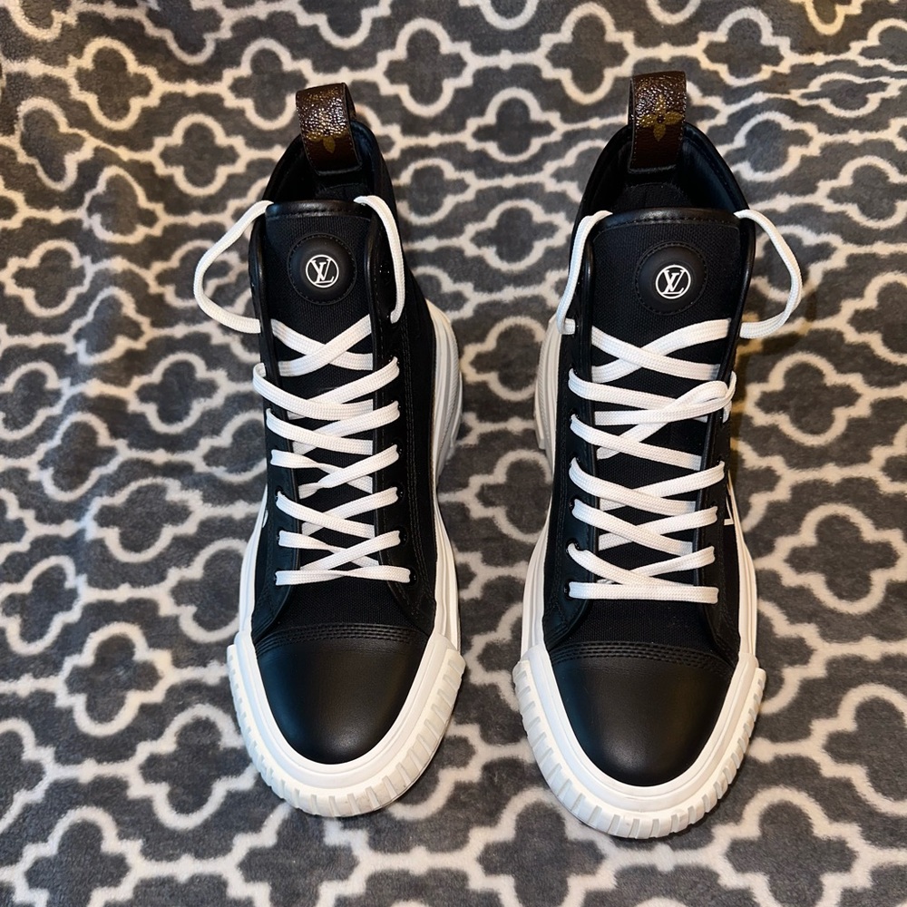 Louis Vuitton Squad Sneaker Boot 39.5 - Authentic